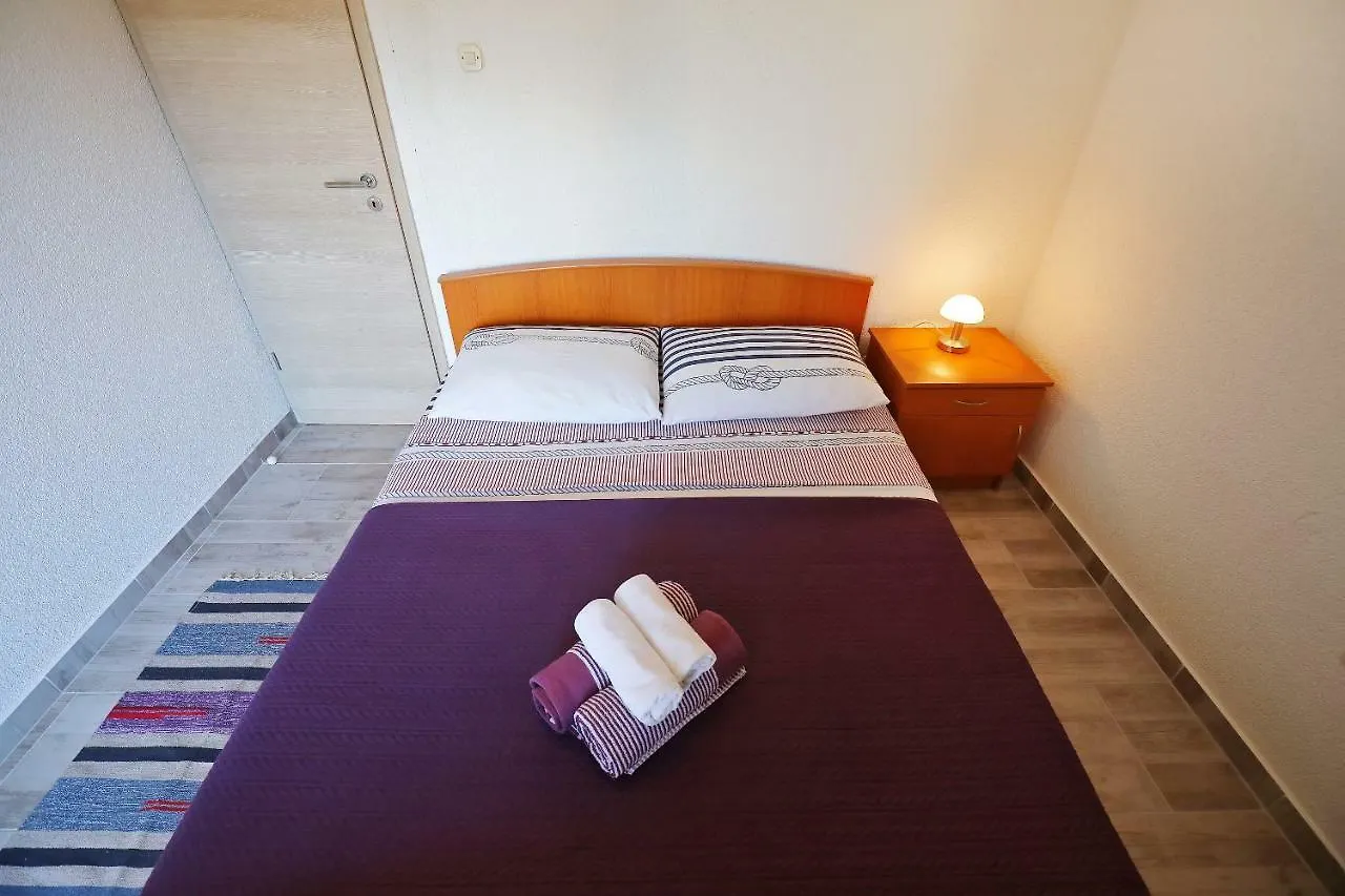 Apartments Savar - Ilo Brbinj