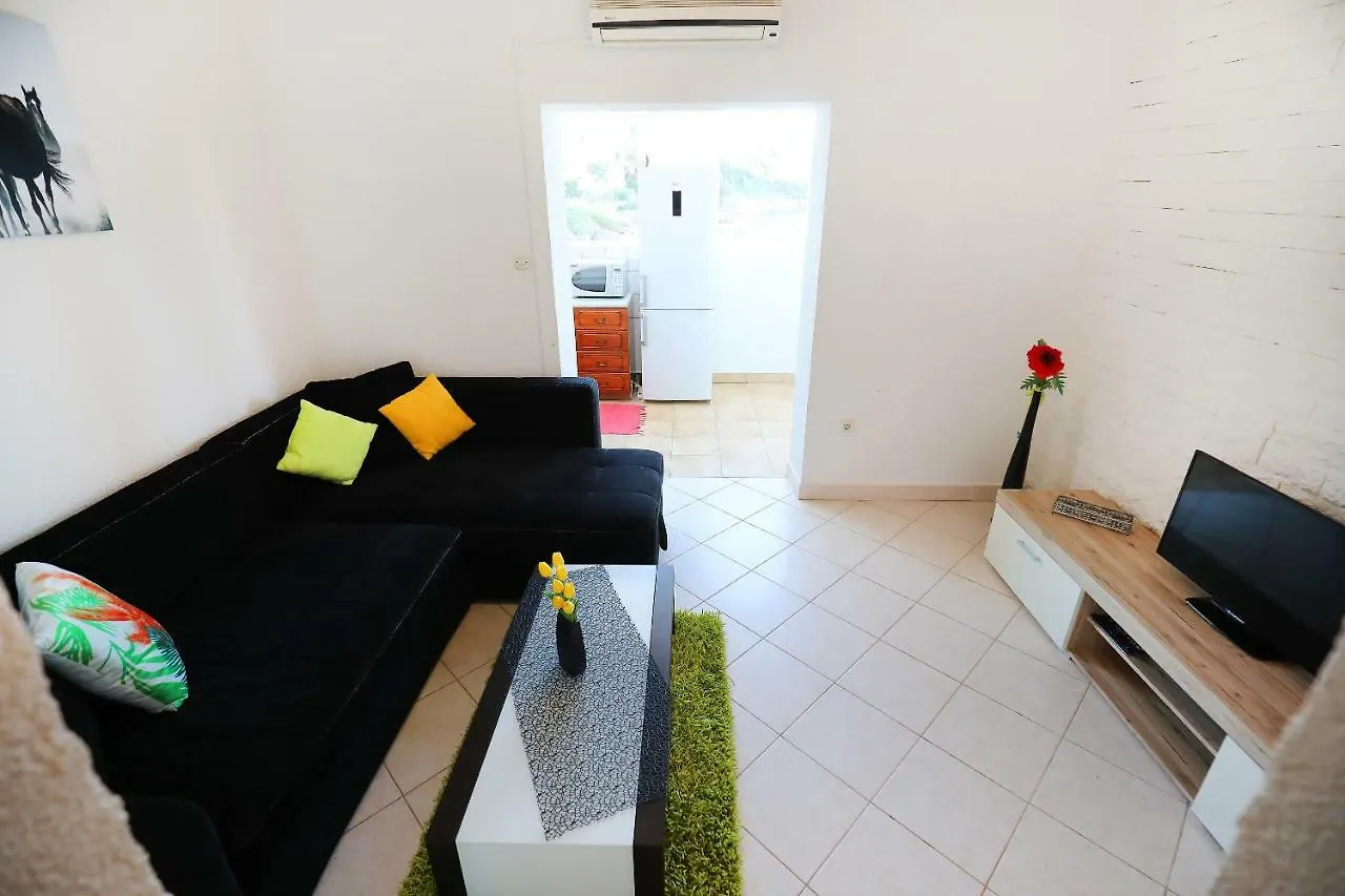 Apartments Savar - Ilo Brbinj 0*,