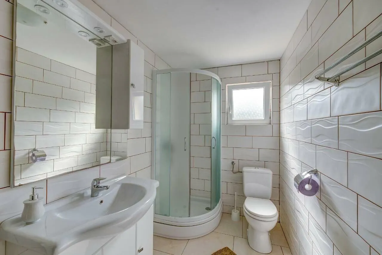 Apartments Savar - Ilo Brbinj
