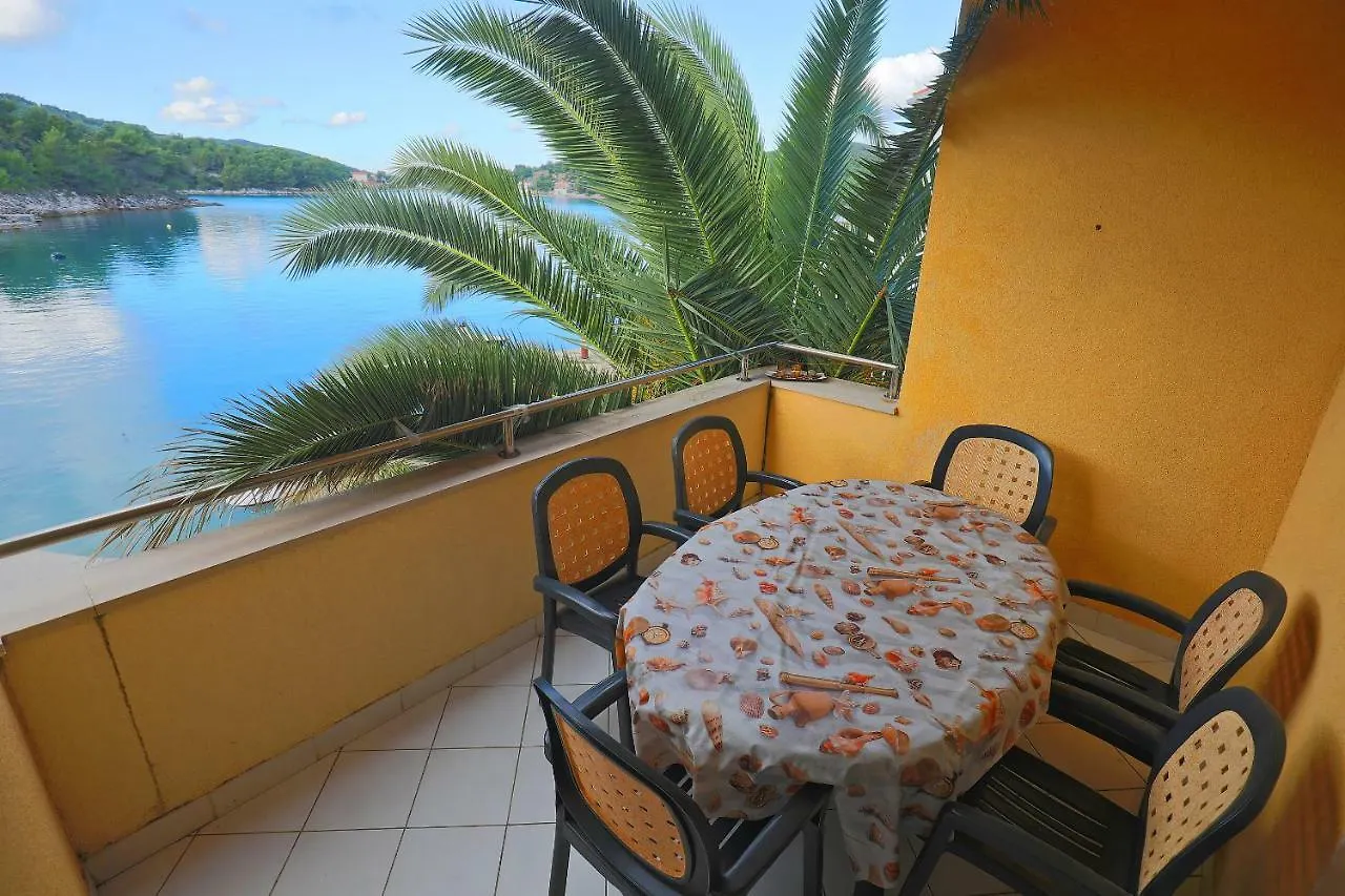 Apartments Savar - Ilo Brbinj
