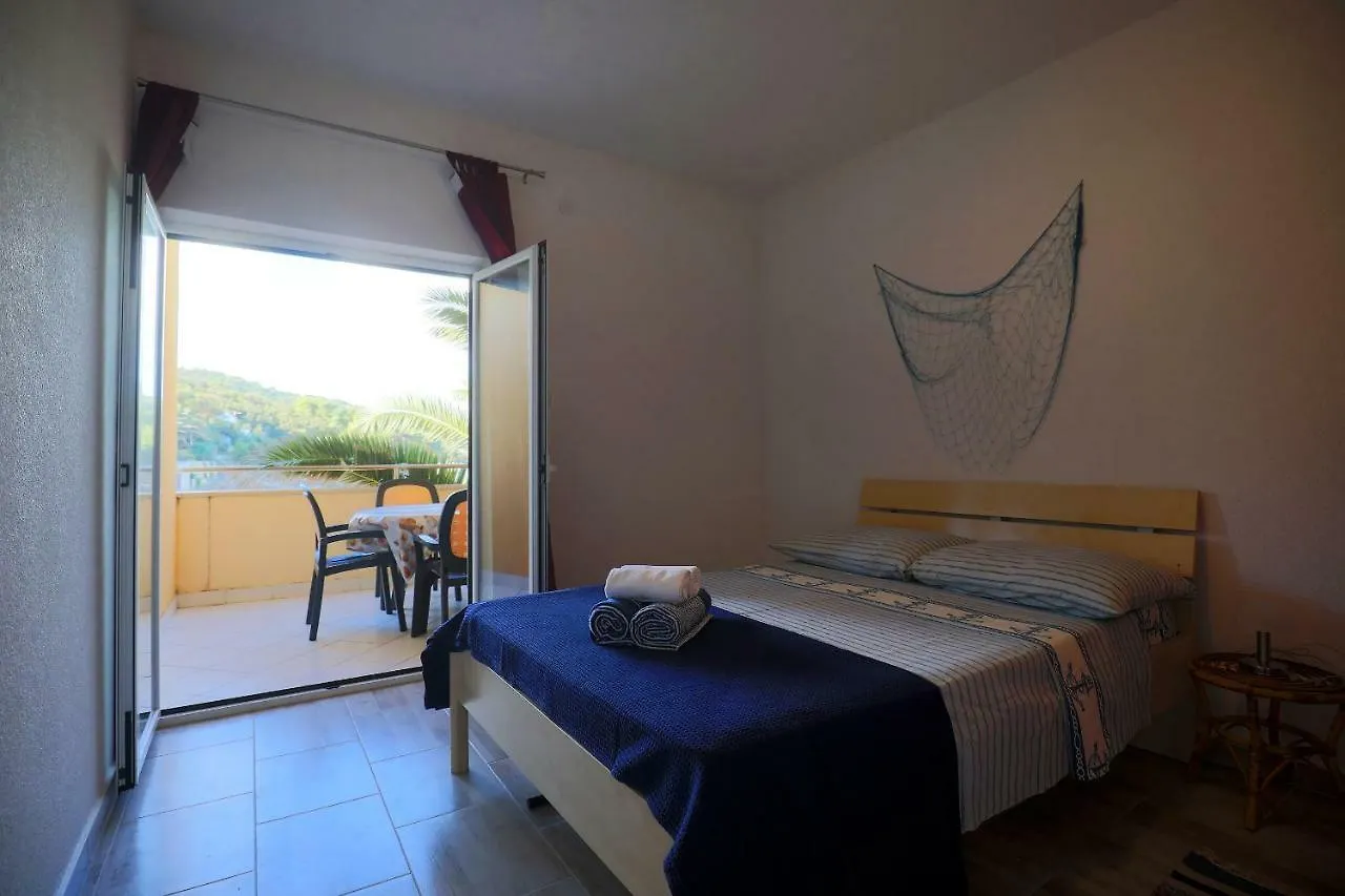 Apartments Savar - Ilo Brbinj