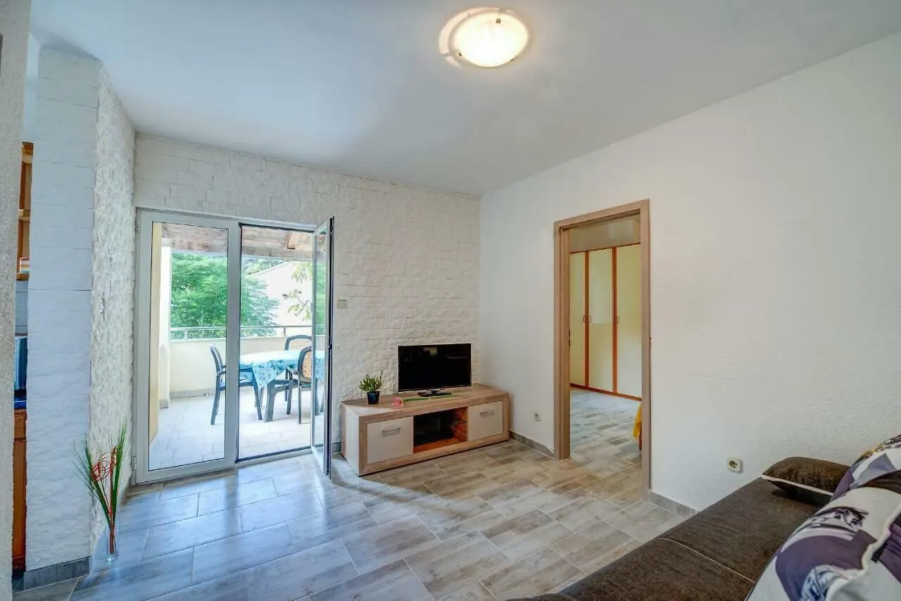 Apartments Savar - Ilo Brbinj