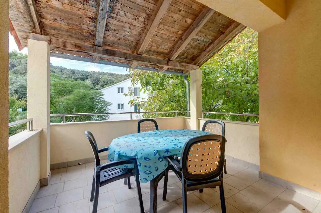 Apartments Savar - Ilo Brbinj