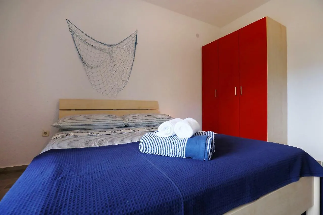Apartments Savar - Ilo Brbinj