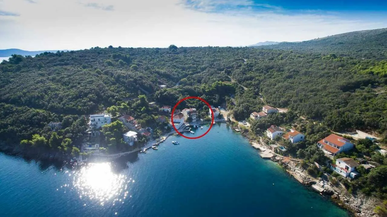 Apartments Savar - Ilo Brbinj